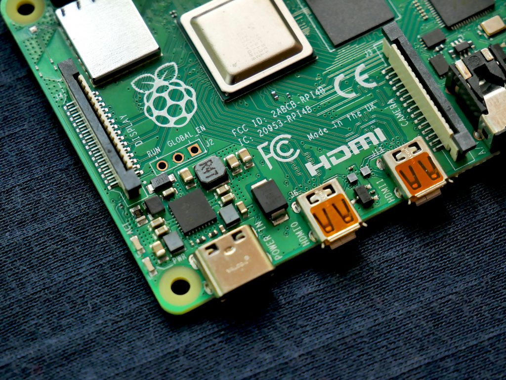 Comparison of THT, SMT, and HDI PCB manufacturing techniques
